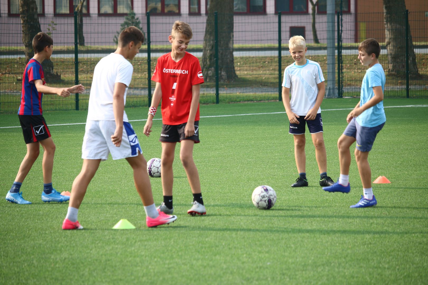 Mladi nogometaši nastavljaju s treninzima na travnjacima ŠRC-a